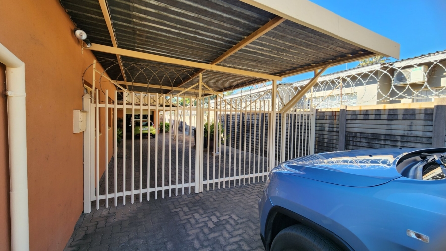 3 Bedroom Property for Sale in Dorandia Gauteng