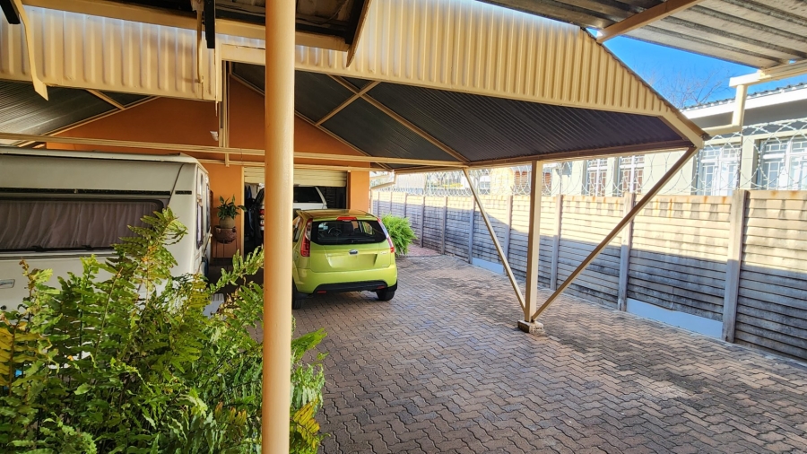 3 Bedroom Property for Sale in Dorandia Gauteng