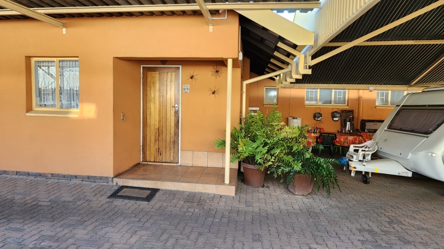 3 Bedroom Property for Sale in Dorandia Gauteng