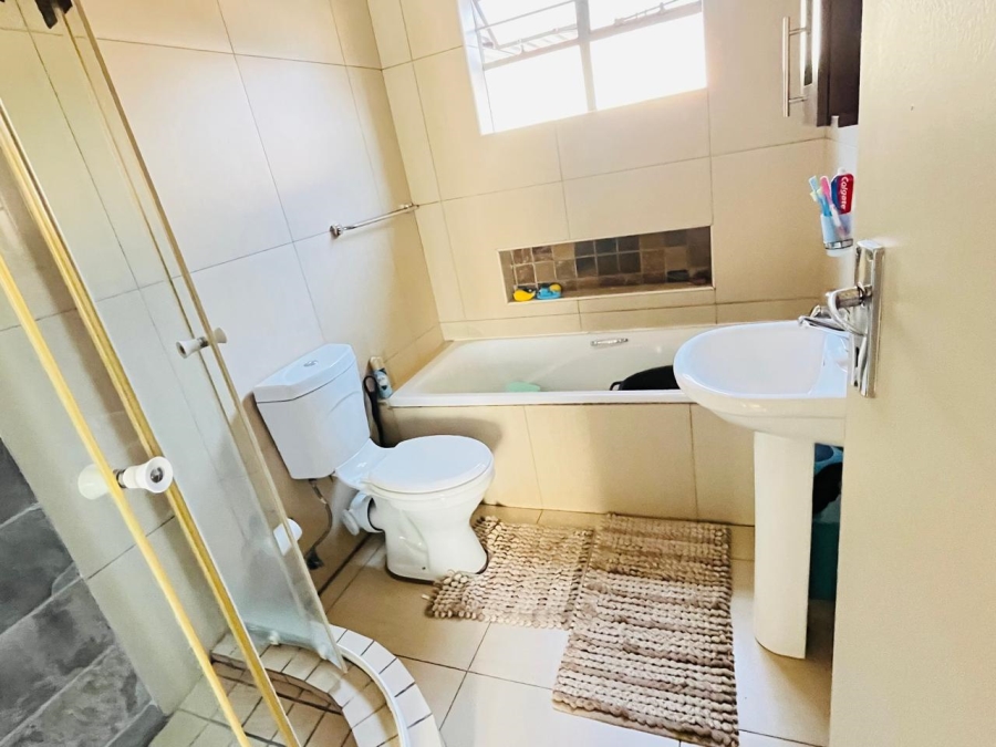 3 Bedroom Property for Sale in Andeon Gauteng