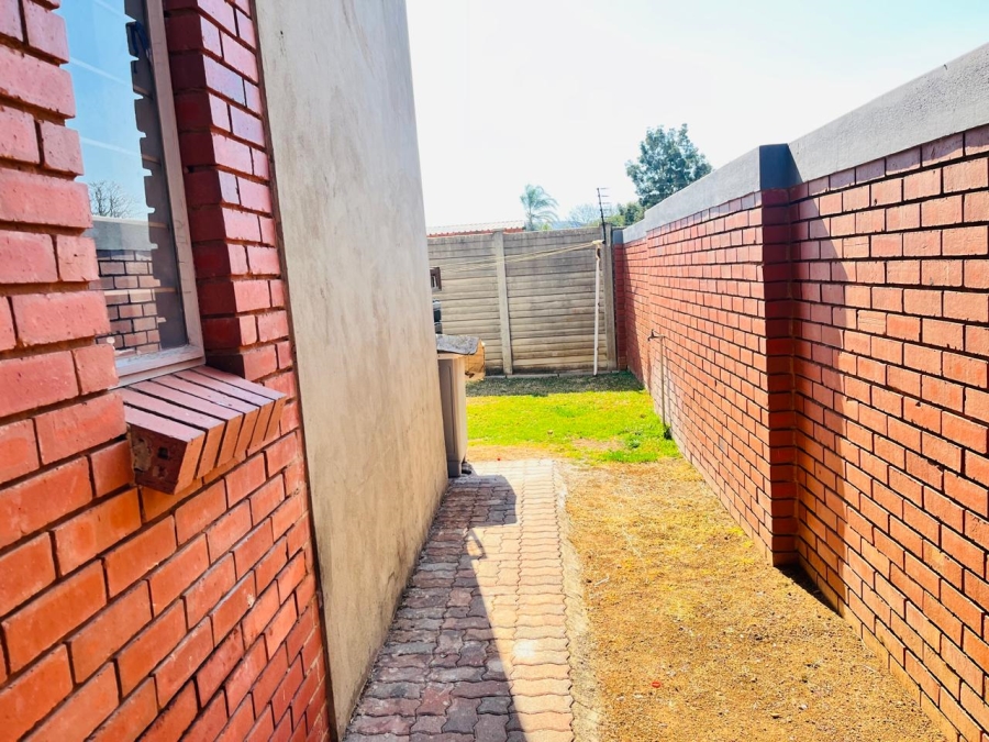 3 Bedroom Property for Sale in Andeon Gauteng