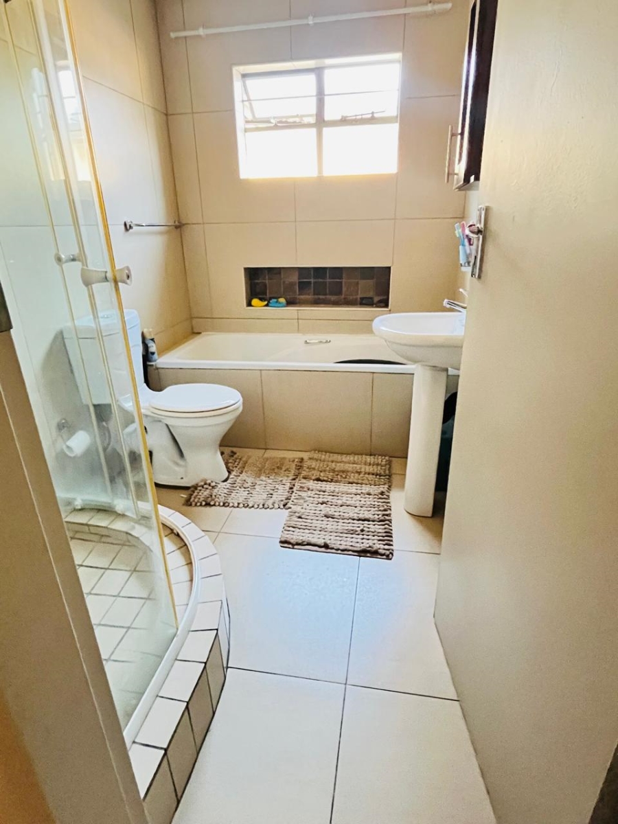 3 Bedroom Property for Sale in Andeon Gauteng