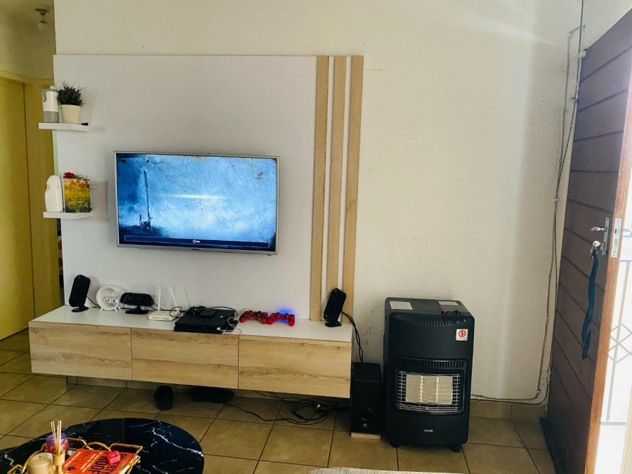 2 Bedroom Property for Sale in Savanna City Gauteng