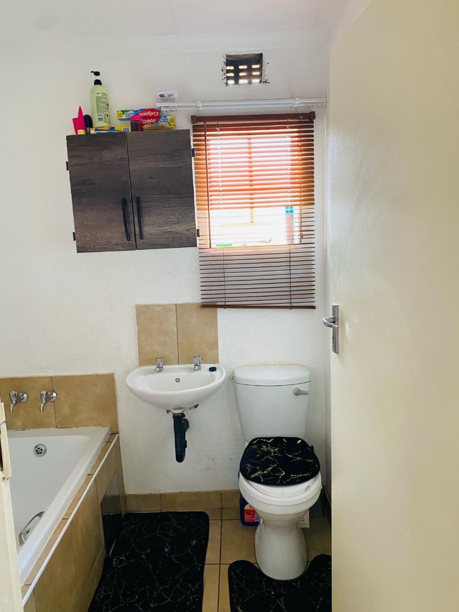 2 Bedroom Property for Sale in Savanna City Gauteng