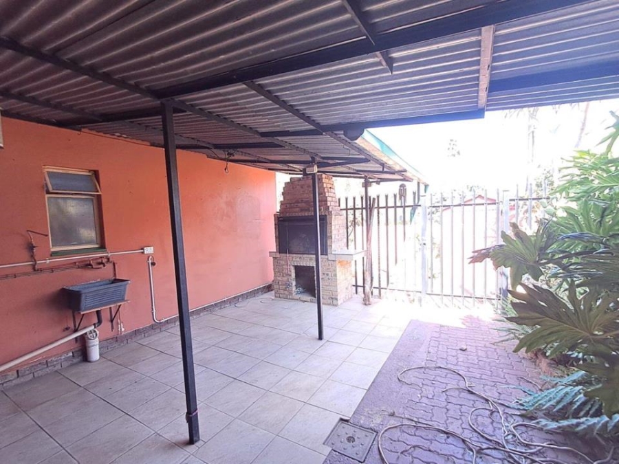3 Bedroom Property for Sale in Mountain View Gauteng