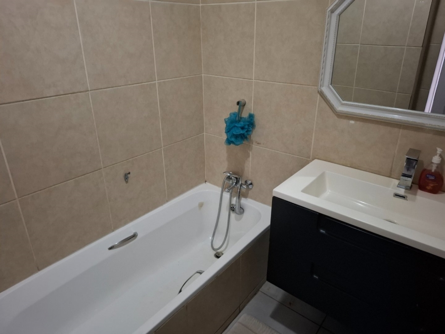 2 Bedroom Property for Sale in Edenvale Central Gauteng