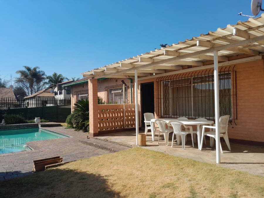 3 Bedroom Property for Sale in Edenvale Central Gauteng
