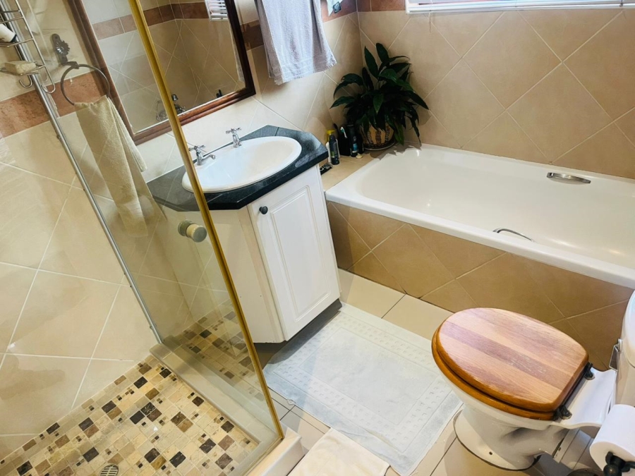 3 Bedroom Property for Sale in Crescent Wood Country Estate Gauteng