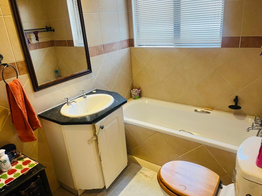 3 Bedroom Property for Sale in Crescent Wood Country Estate Gauteng