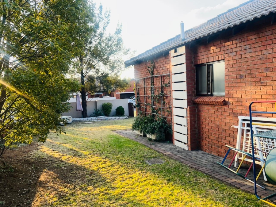 3 Bedroom Property for Sale in Crescent Wood Country Estate Gauteng