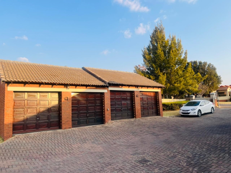 3 Bedroom Property for Sale in Crescent Wood Country Estate Gauteng