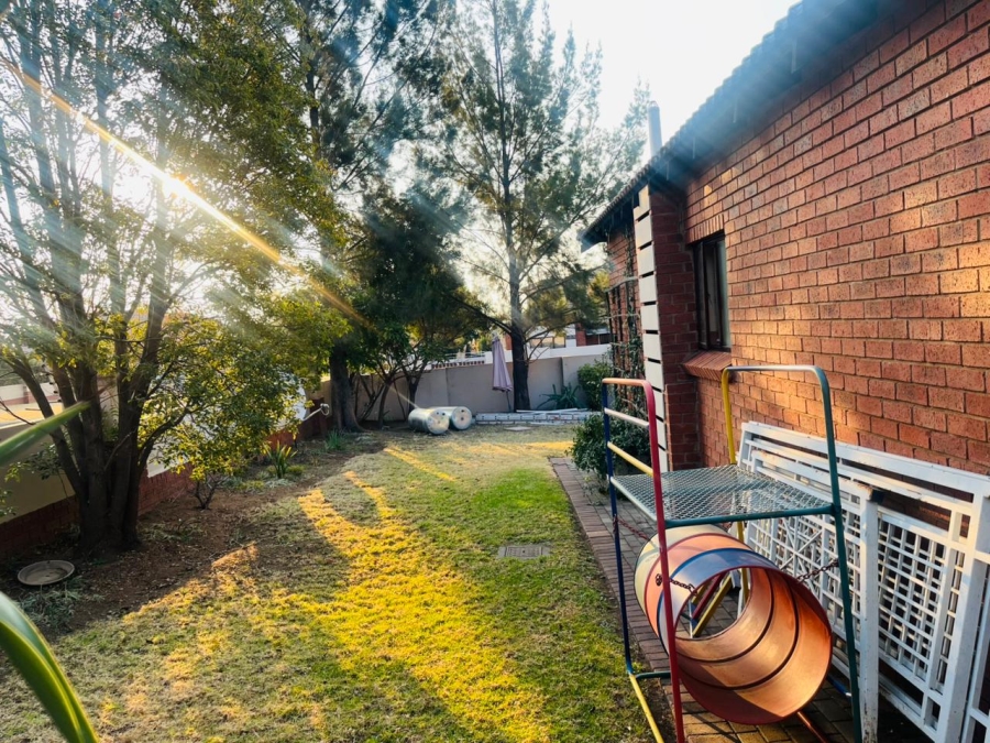 3 Bedroom Property for Sale in Crescent Wood Country Estate Gauteng