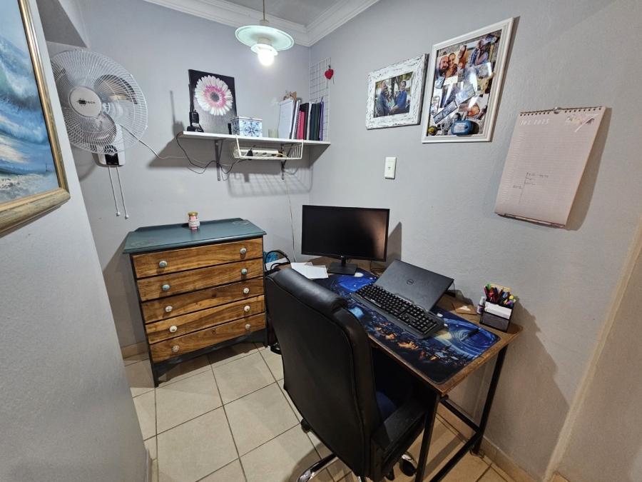 4 Bedroom Property for Sale in Annlin Gauteng