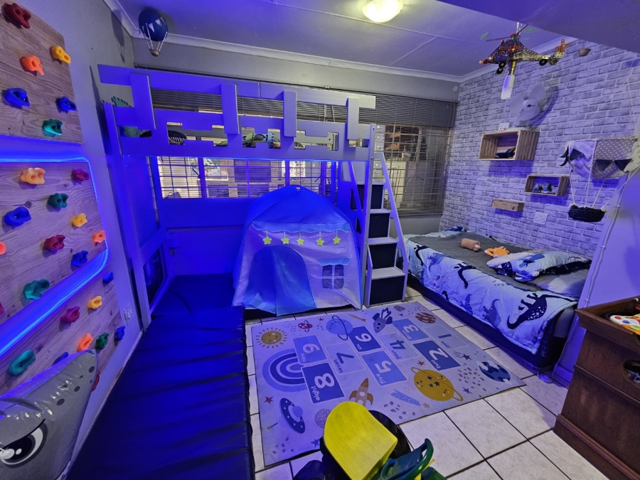 4 Bedroom Property for Sale in Annlin Gauteng