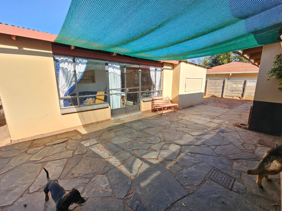 4 Bedroom Property for Sale in Annlin Gauteng