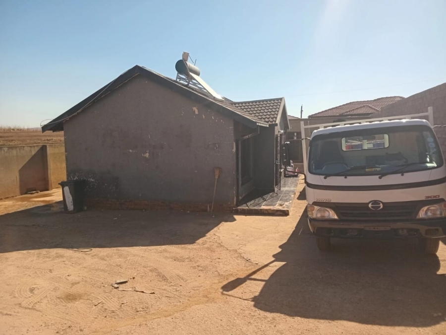  Bedroom Property for Sale in Lawley Gauteng