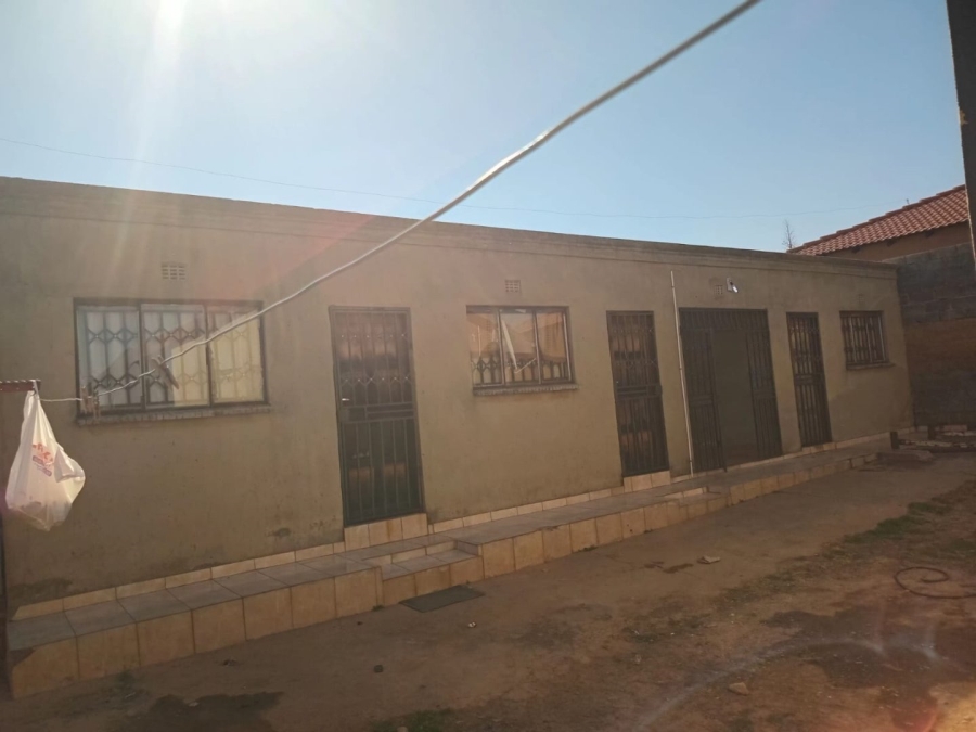  Bedroom Property for Sale in Lawley Gauteng