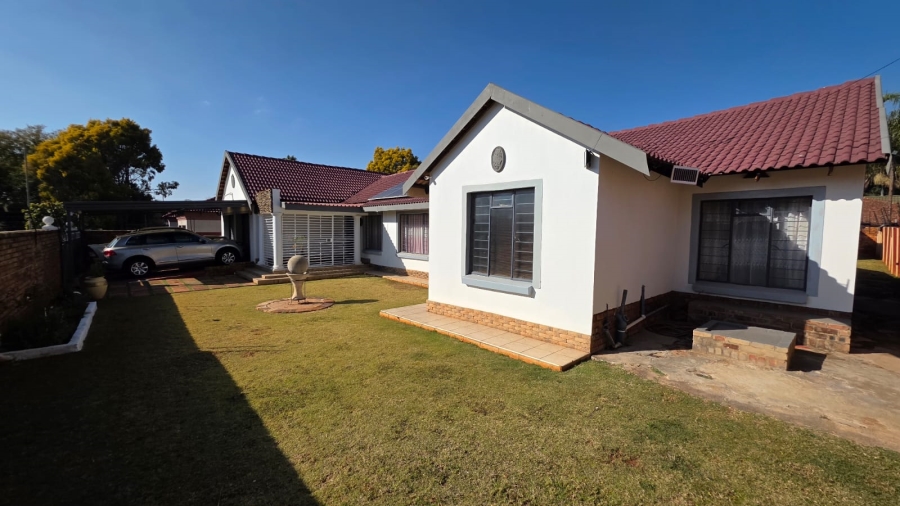 7 Bedroom Property for Sale in Doornpoort Gauteng