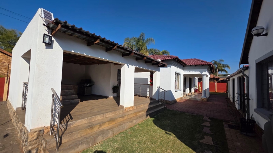 7 Bedroom Property for Sale in Doornpoort Gauteng