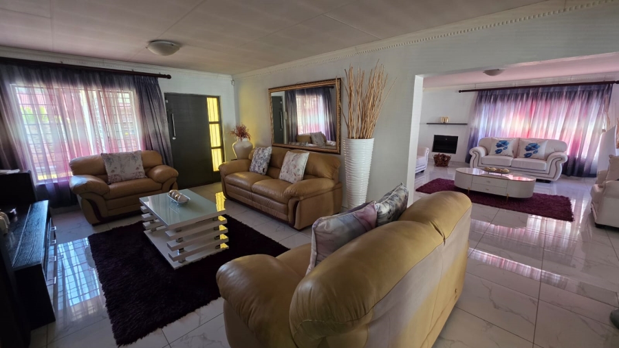 7 Bedroom Property for Sale in Doornpoort Gauteng