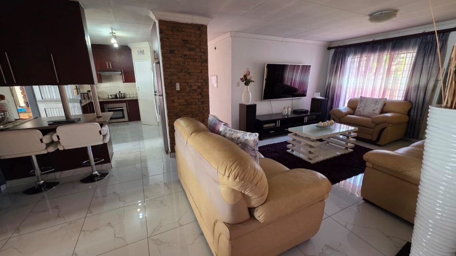 7 Bedroom Property for Sale in Doornpoort Gauteng