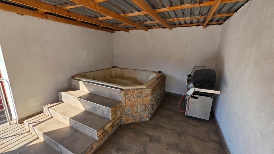 7 Bedroom Property for Sale in Doornpoort Gauteng