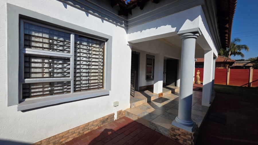 7 Bedroom Property for Sale in Doornpoort Gauteng