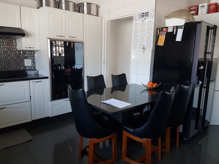 4 Bedroom Property for Sale in Lombardy East Gauteng