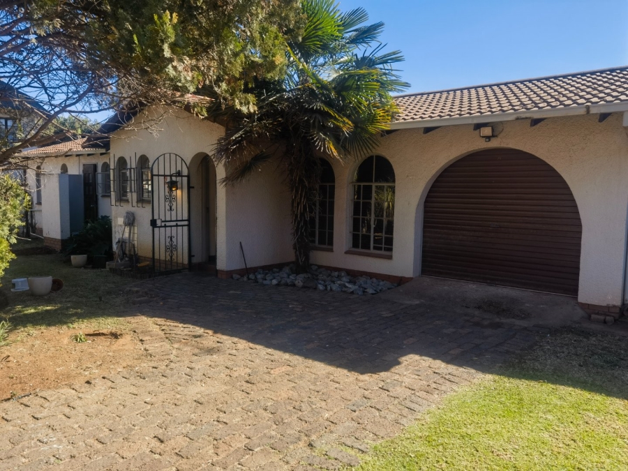 3 Bedroom Property for Sale in Crystal Park Gauteng