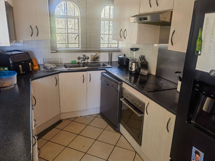 3 Bedroom Property for Sale in Crystal Park Gauteng