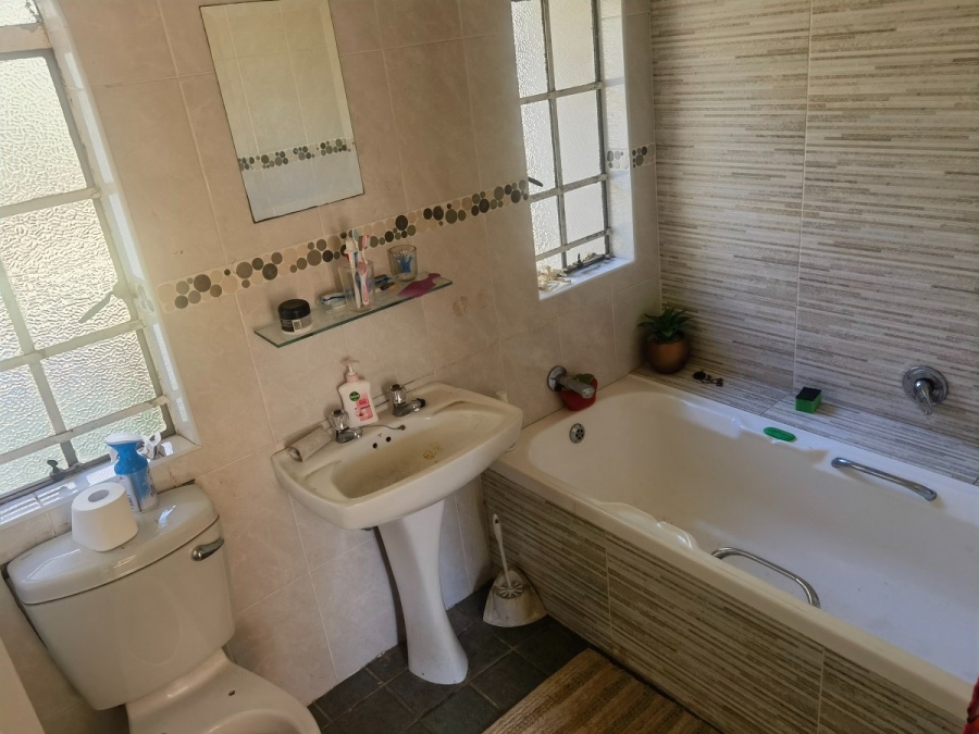 3 Bedroom Property for Sale in Crystal Park Gauteng