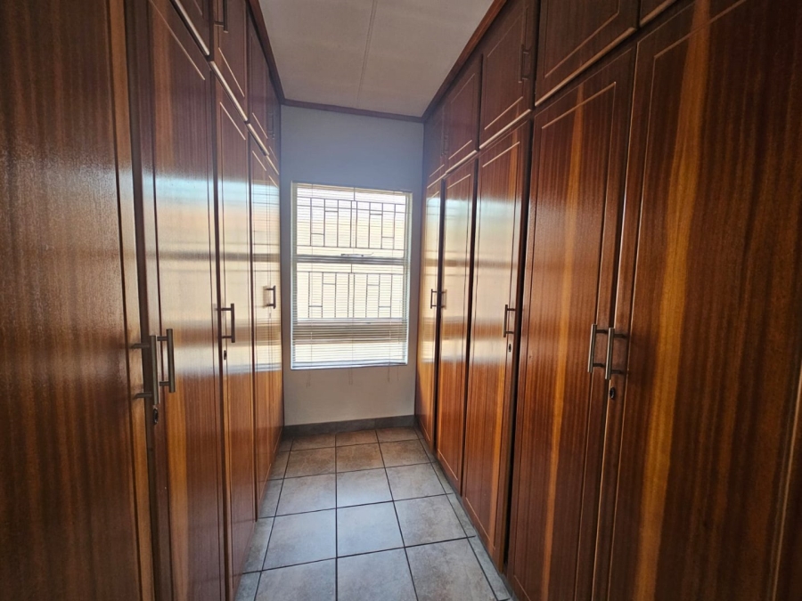 3 Bedroom Property for Sale in Faerie Glen Gauteng