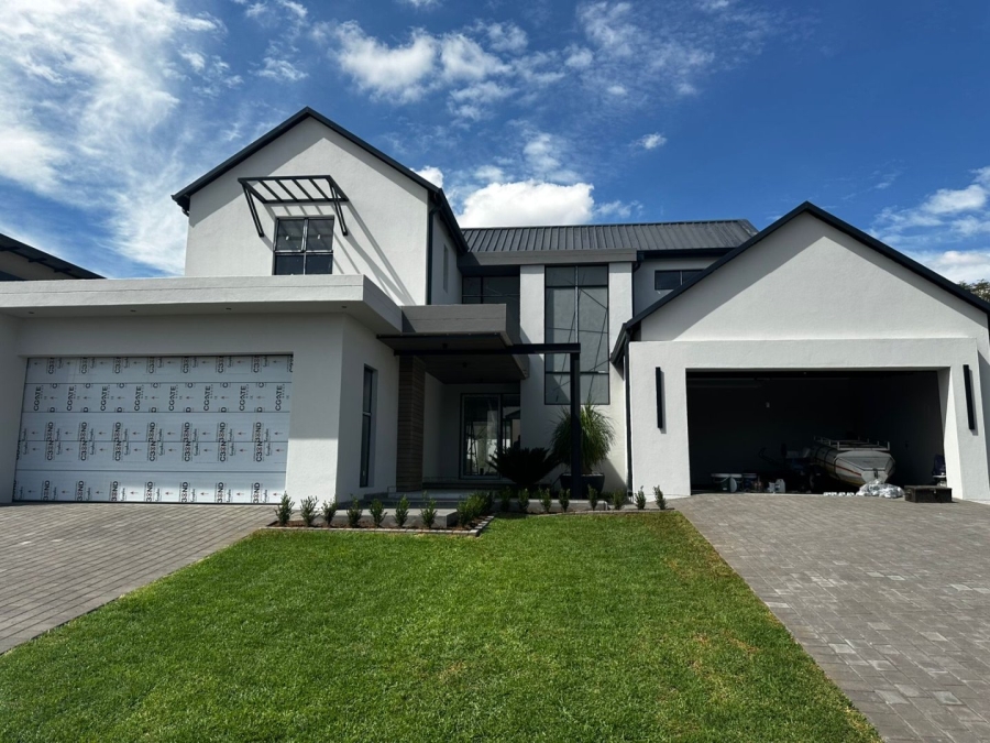 5 Bedroom Property for Sale in Midstream Heights Gauteng