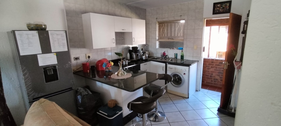 To Let 2 Bedroom Property for Rent in Buccleuch Gauteng