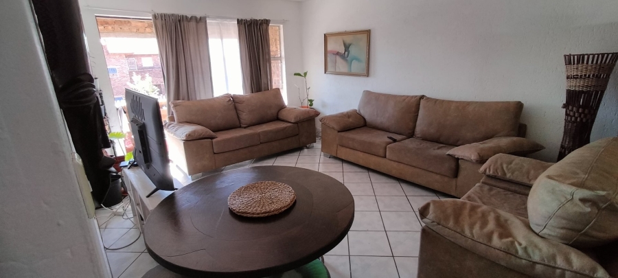 To Let 2 Bedroom Property for Rent in Buccleuch Gauteng