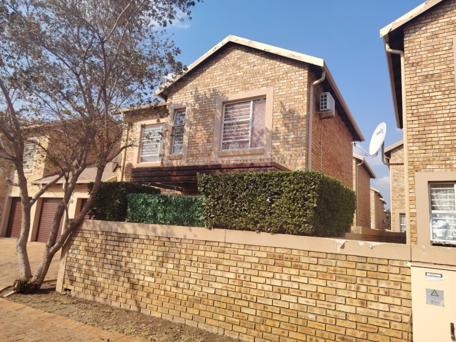 3 Bedroom Property for Sale in Heuwelsig Estate Gauteng
