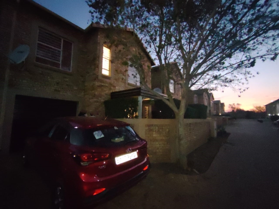 3 Bedroom Property for Sale in Heuwelsig Estate Gauteng