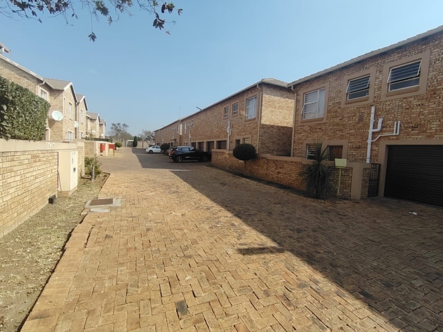 3 Bedroom Property for Sale in Heuwelsig Estate Gauteng