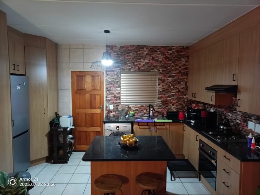 3 Bedroom Property for Sale in Heuwelsig Estate Gauteng