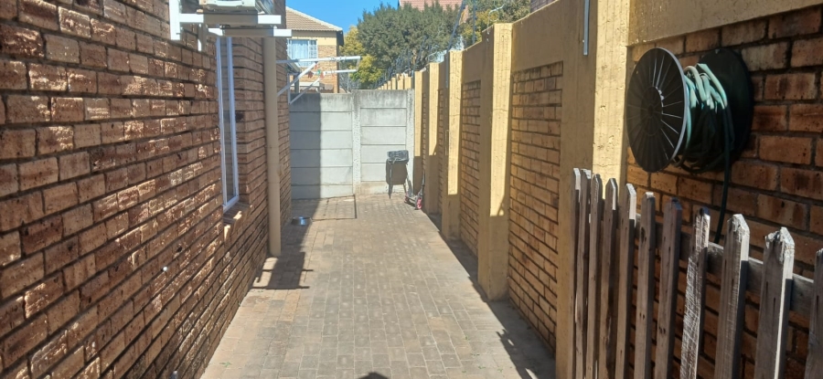 2 Bedroom Property for Sale in North Riding Gauteng