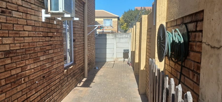 2 Bedroom Property for Sale in North Riding Gauteng