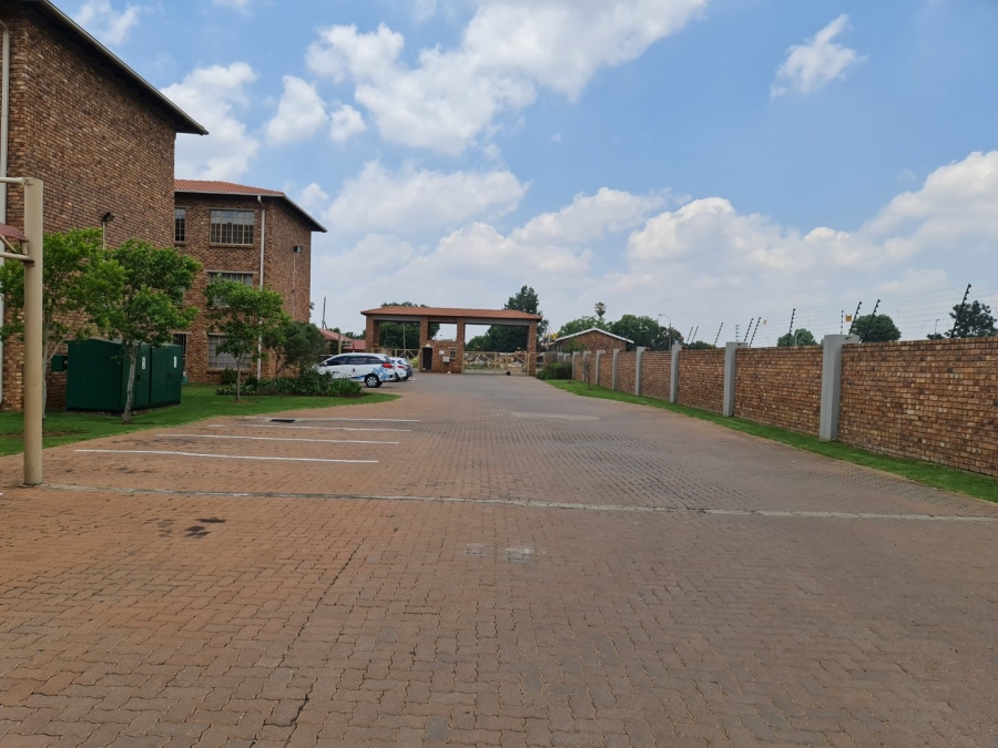 2 Bedroom Property for Sale in Hughes Gauteng