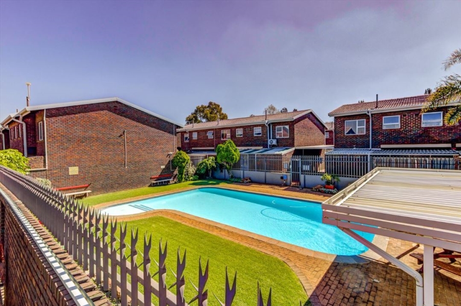 2 Bedroom Property for Sale in Dayanglen Gauteng
