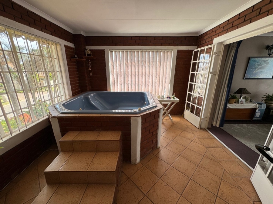 3 Bedroom Property for Sale in Glen Marais Gauteng