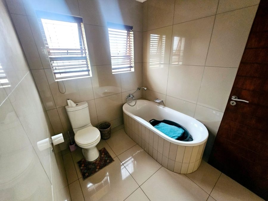 To Let 4 Bedroom Property for Rent in Monavoni Gauteng