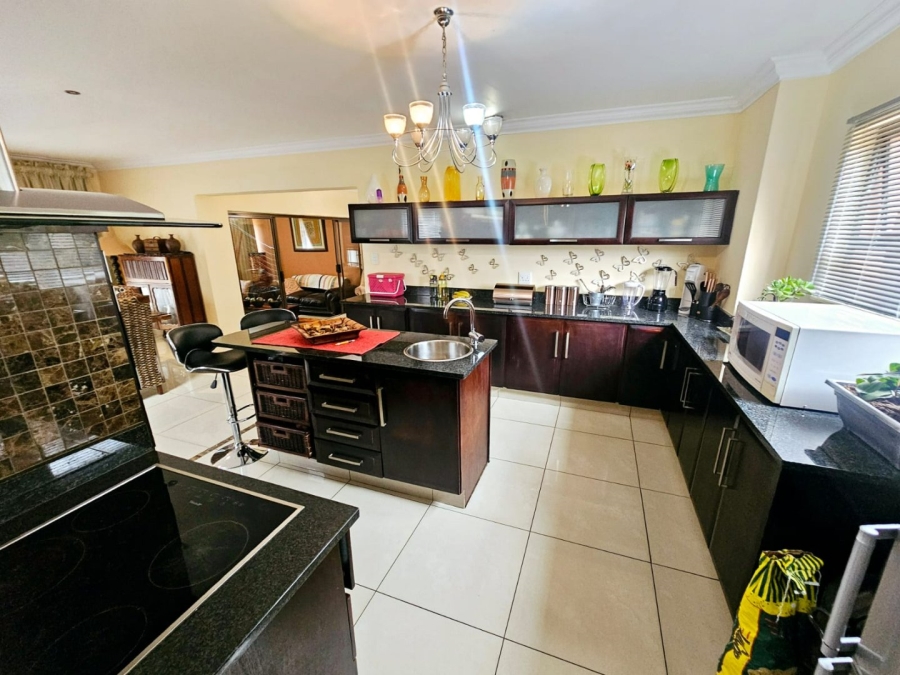 To Let 4 Bedroom Property for Rent in Monavoni Gauteng