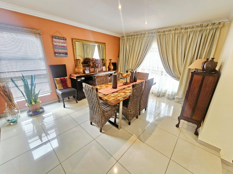 To Let 4 Bedroom Property for Rent in Monavoni Gauteng