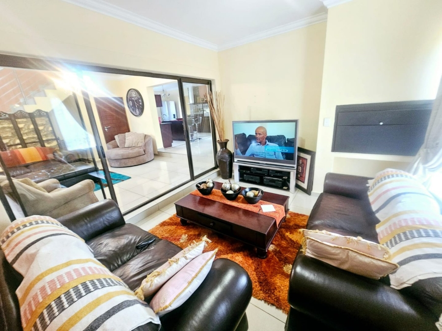 To Let 4 Bedroom Property for Rent in Monavoni Gauteng