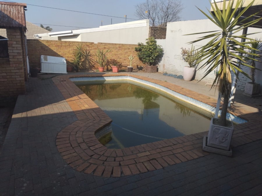 3 Bedroom Property for Sale in Symhurst Gauteng