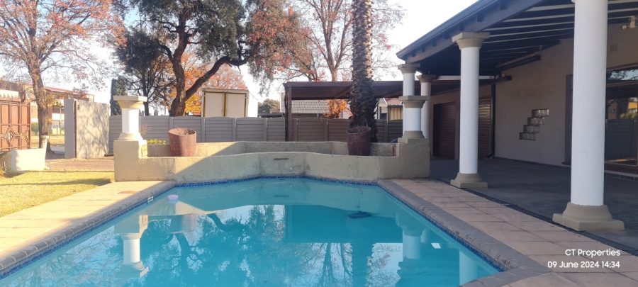 To Let 5 Bedroom Property for Rent in Elspark Gauteng